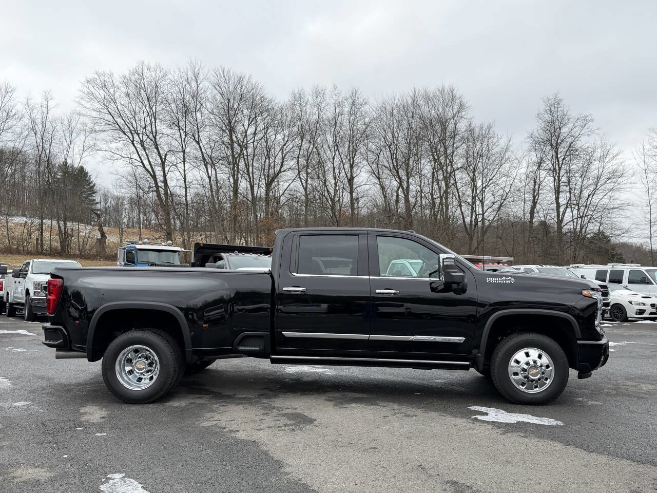 Used 2024 Chevrolet Silverado 3500 High Country w/ High Country Premium Package image 4