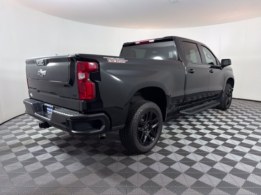 Used 2025 Chevrolet Silverado 1500 LT Trail Boss w/ LPO, Dark Essentials Package AWD/4WD image 3