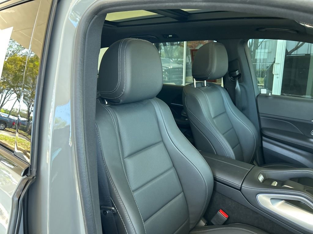 Used 2025 Mercedes-Benz GLS 450 4MATIC w/ AMG Line Exterior image 18