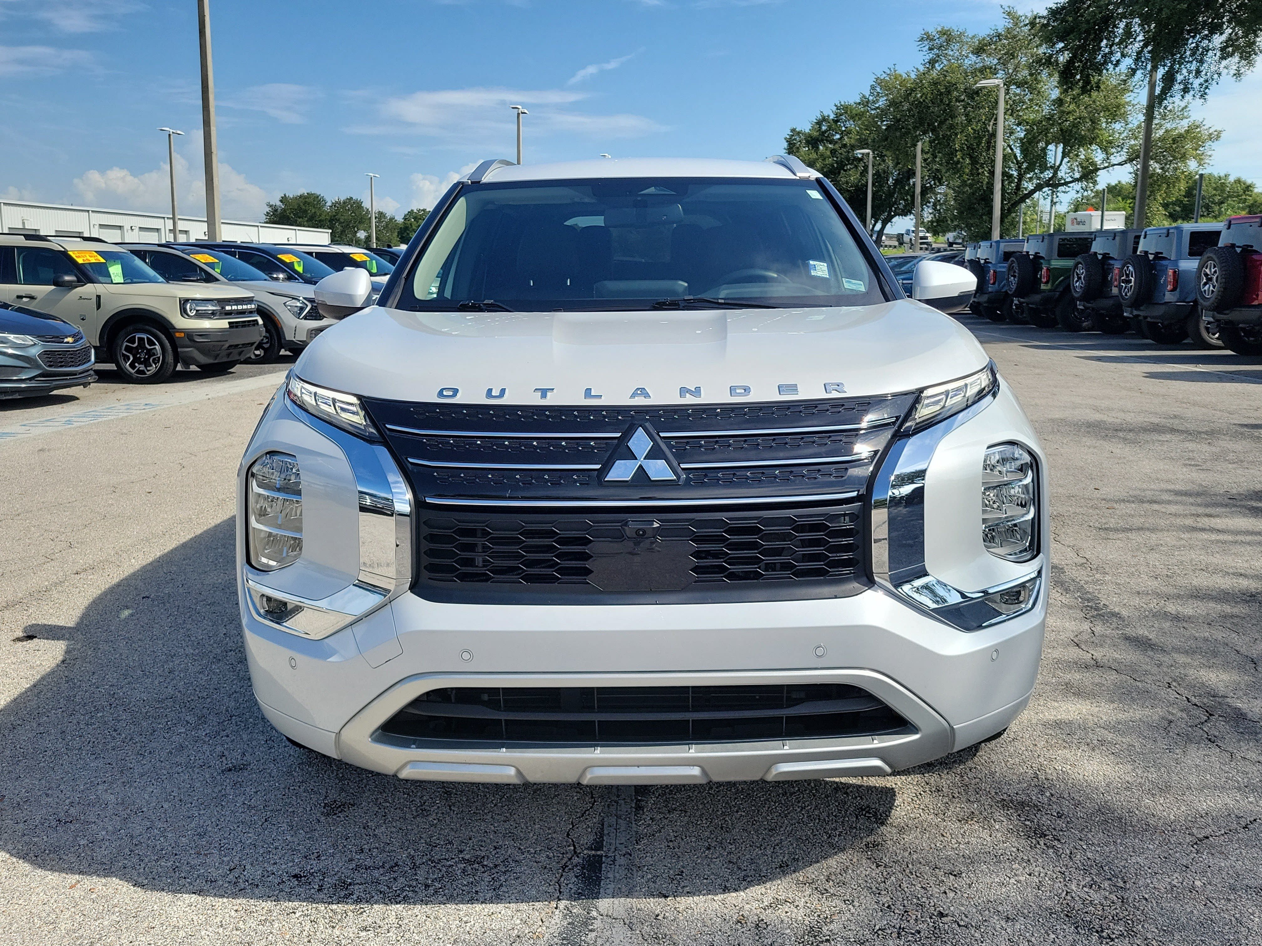 Used 2024 Mitsubishi Outlander SEL FWD image 2