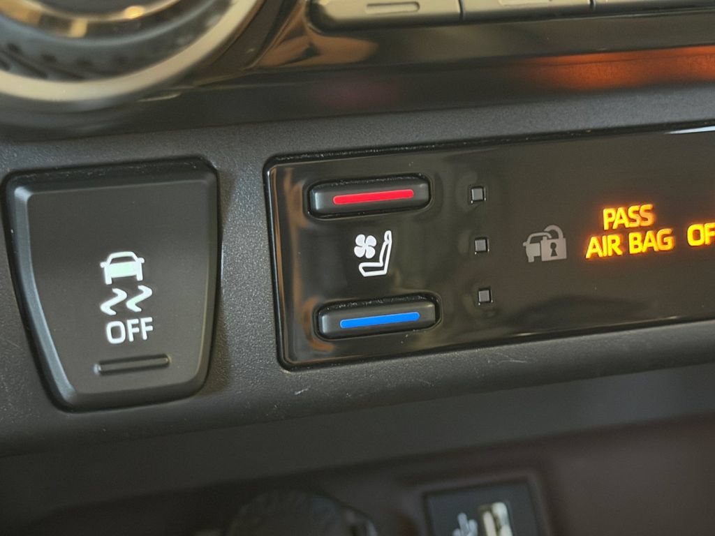 Used 2023 Toyota RAV4 Limited AWD/4WD image 25