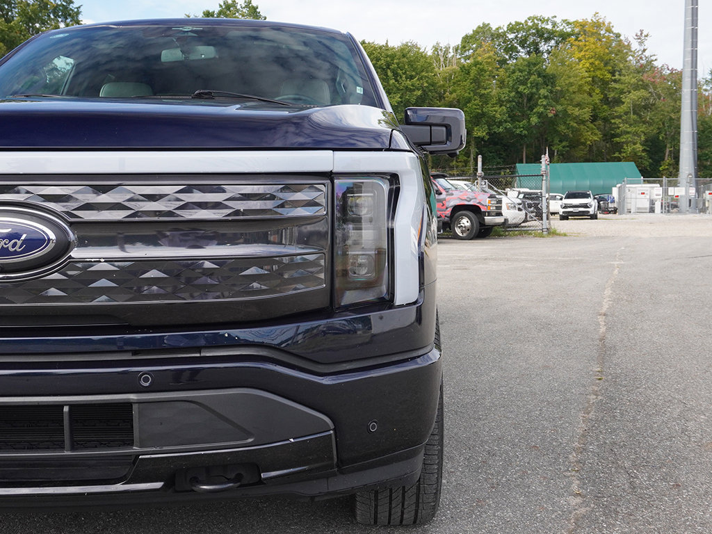 Used 2023 Ford F150 Lightning Platinum AWD/4WD image 17