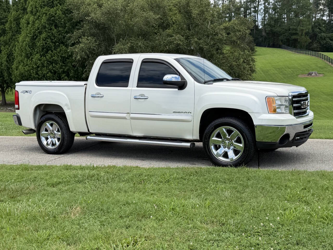 Used 2013 GMC Sierra 1500 SLT w/ SLT White Diamond Edition AWD/4WD image 16