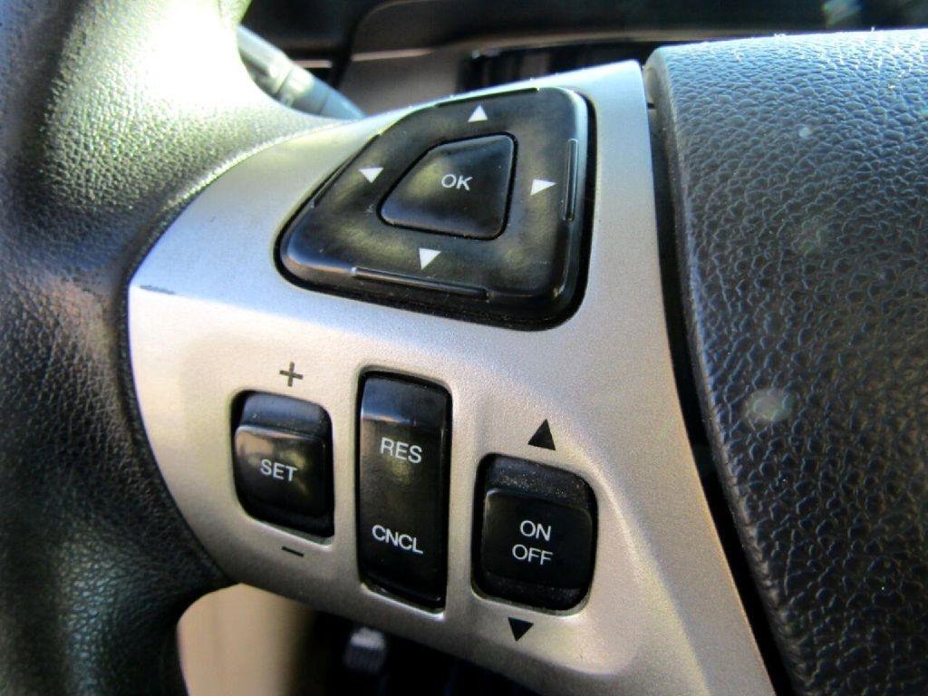 Used 2016 Ford Taurus SE FWD image 23
