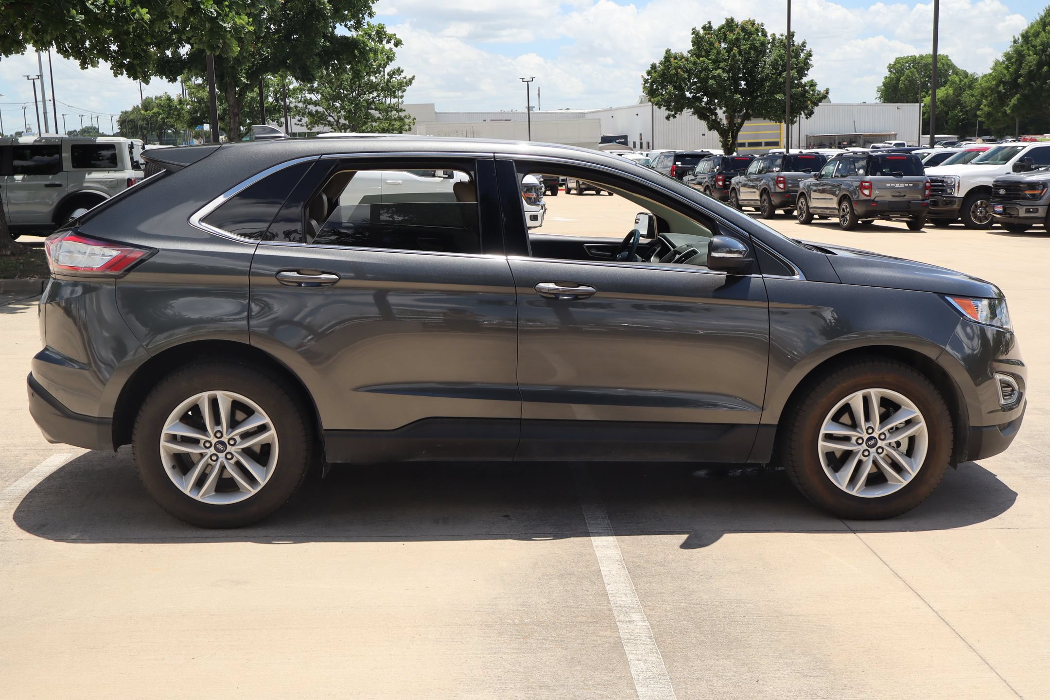 Used 2018 Ford Edge SEL w/ Equipment Group 201A FWD image 2