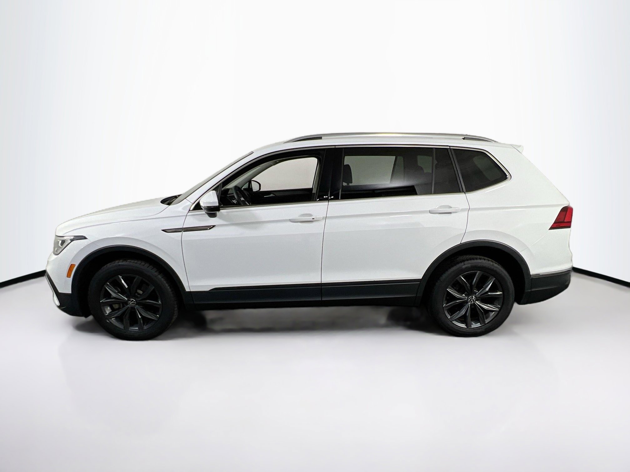 Used 2022 Volkswagen Tiguan SE AWD/4WD image 8