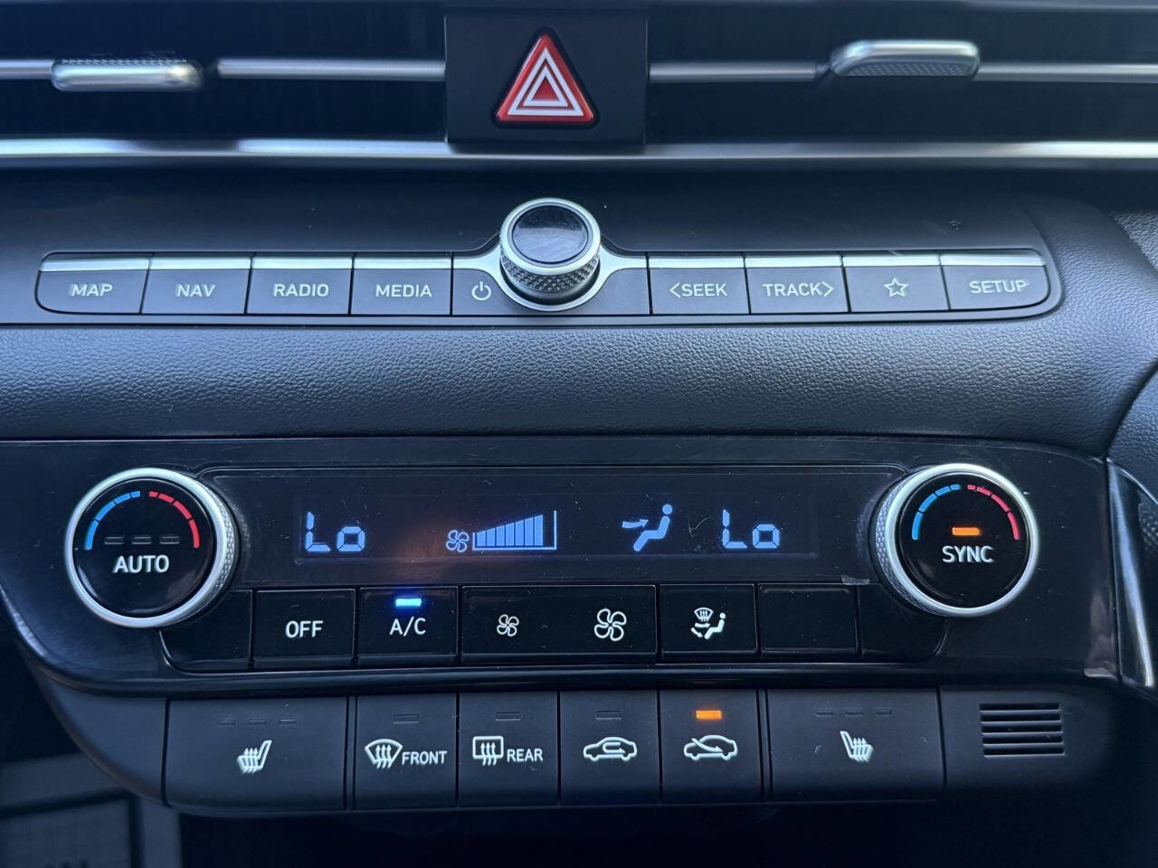 Used 2023 Hyundai Elantra SEL w/ Convenience Package image 19