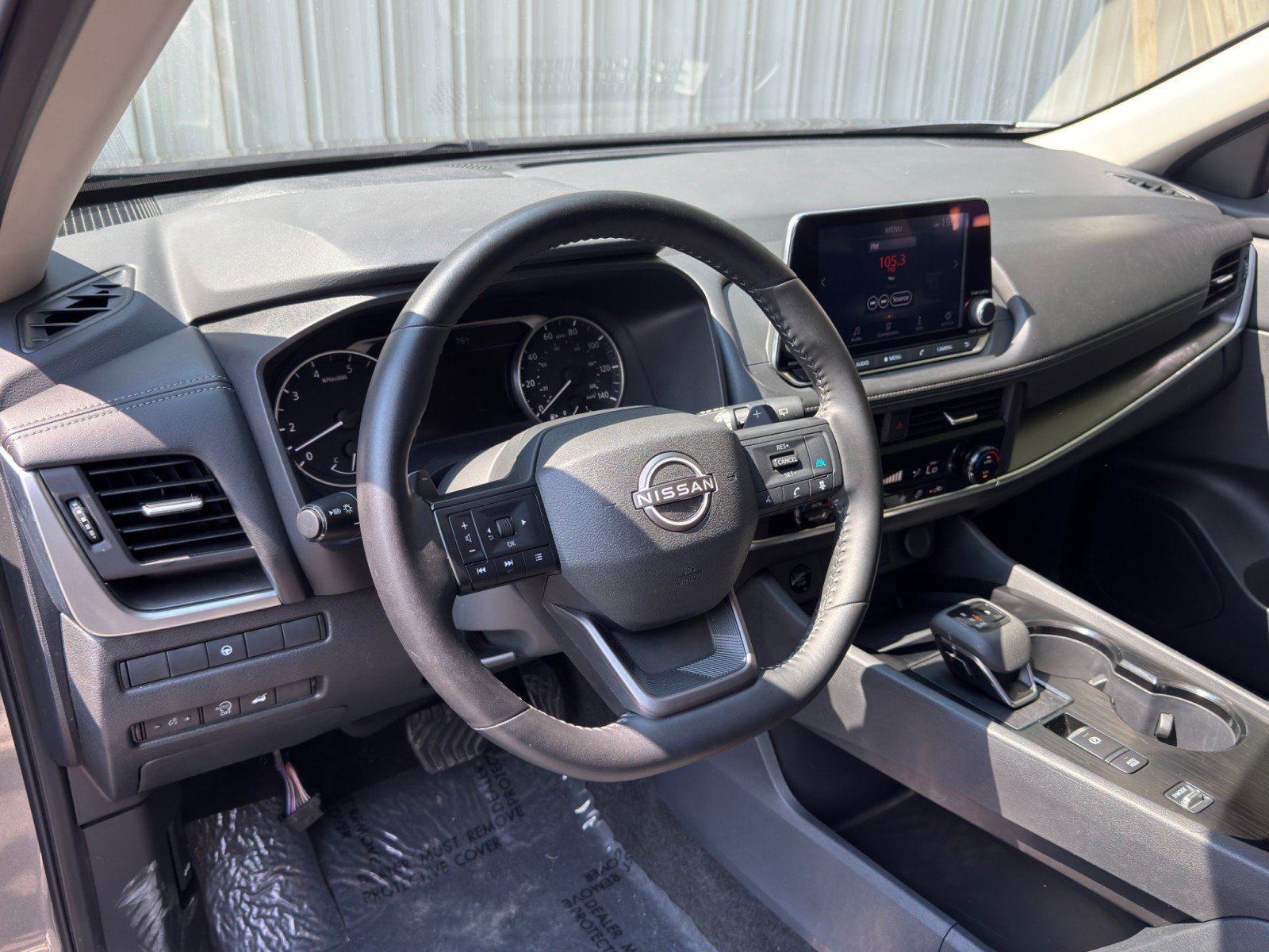 Used 2025 Nissan Rogue SV FWD image 12