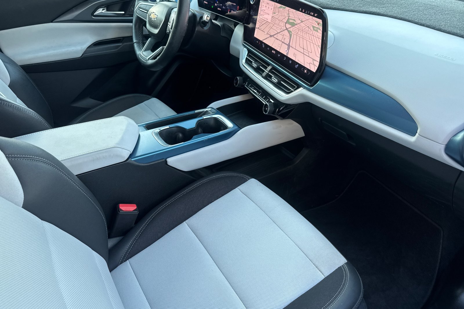 Used 2024 Chevrolet Equinox EV LT FWD image 20