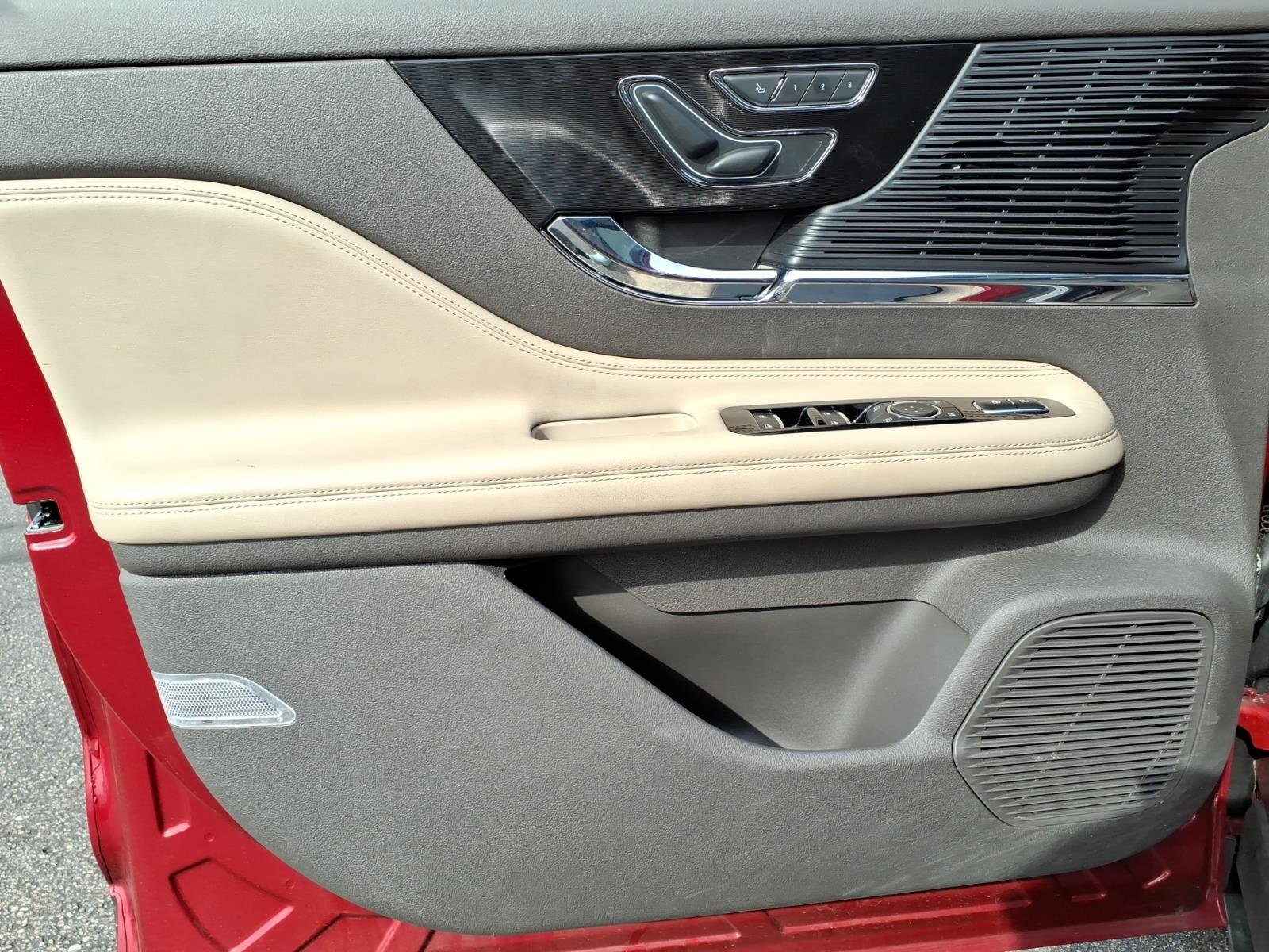 Used 2022 Lincoln Corsair AWD w/ Premium Package image 10