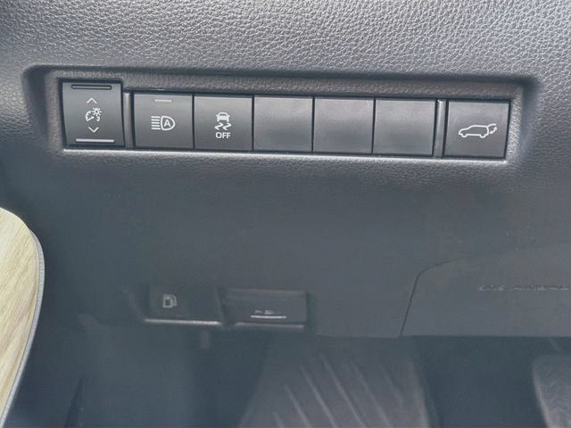 Used 2024 Toyota Venza XLE AWD/4WD image 34