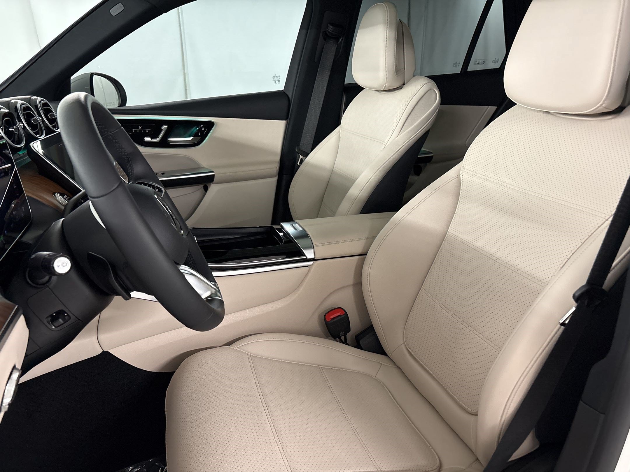 Certified 2025 Mercedes-Benz GLC 350e 4MATIC image 28