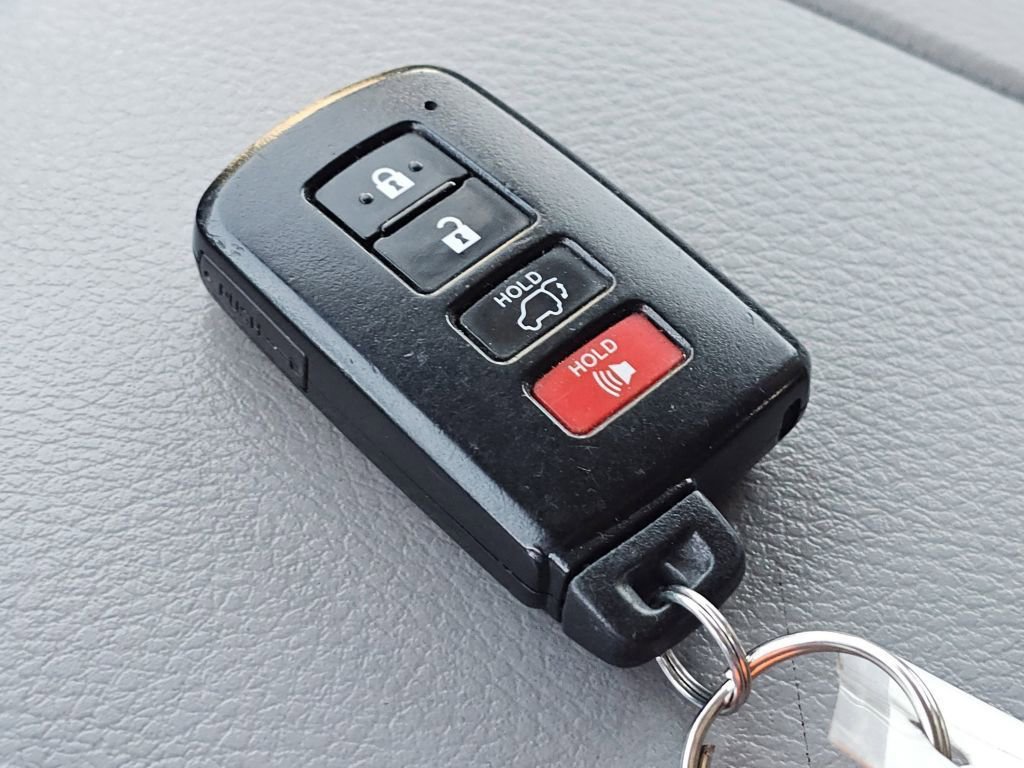 Used 2018 Toyota Highlander XLE AWD/4WD image 35