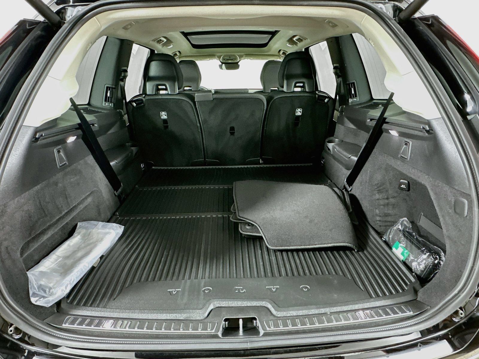 Used 2026 Volvo XC90 B6 Plus w/ Protection Package Premier AWD/4WD image 38