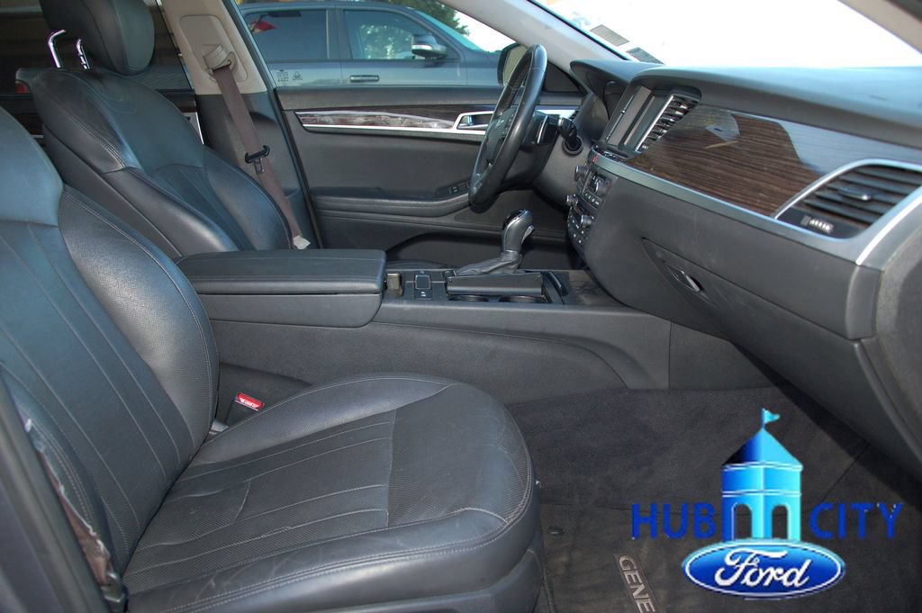 Used 2016 Hyundai Genesis 3.8 w/ Option Group 02 RWD image 16
