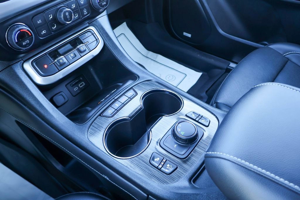 Used 2023 GMC Acadia SLT w/ Preferred Package image 17