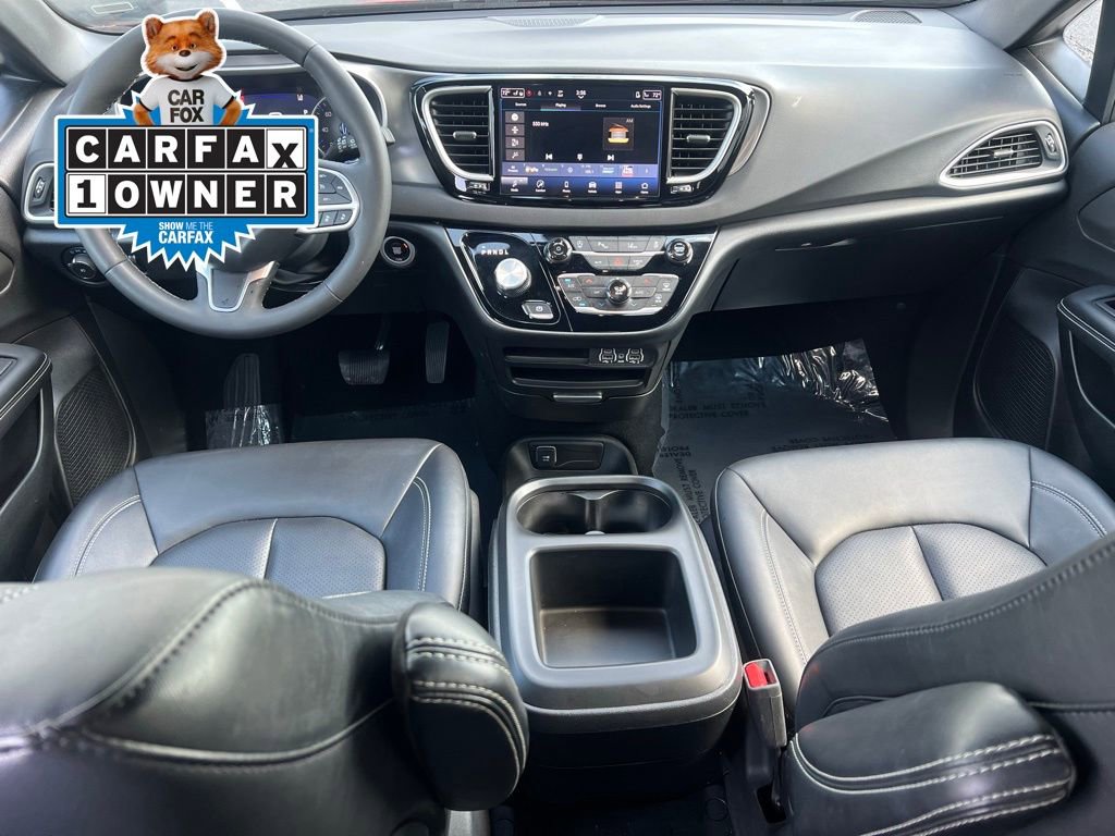 Used 2025 Chrysler Pacifica Select FWD image 19