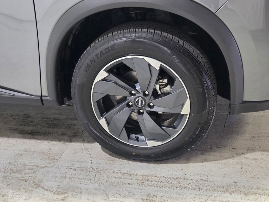 Used 2025 Nissan Rogue SV AWD/4WD image 17