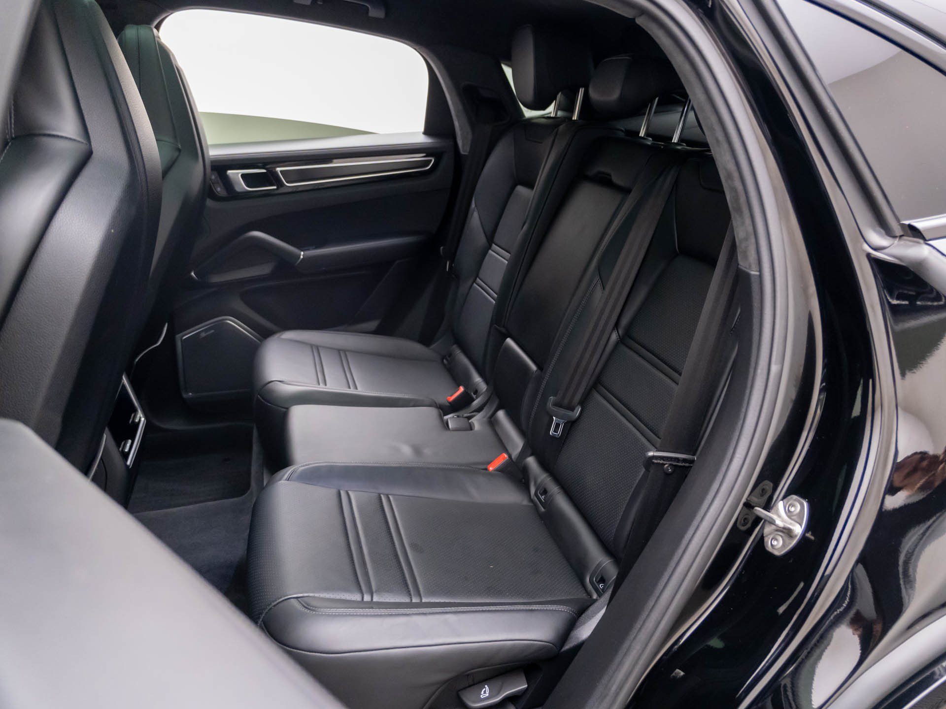 Certified 2022 Porsche Cayenne GTS AWD/4WD image 19
