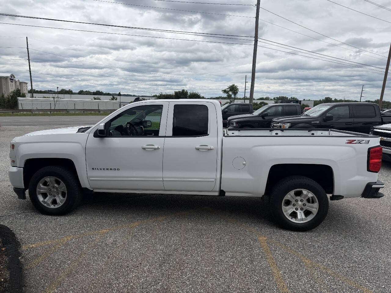 Used 2018 Chevrolet Silverado 1500 LT w/ All Star Edition AWD/4WD image 8
