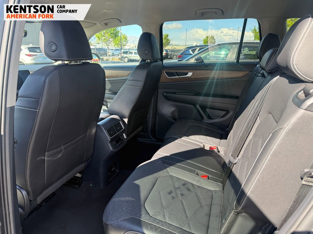 Used 2025 Volkswagen Atlas SE image 4