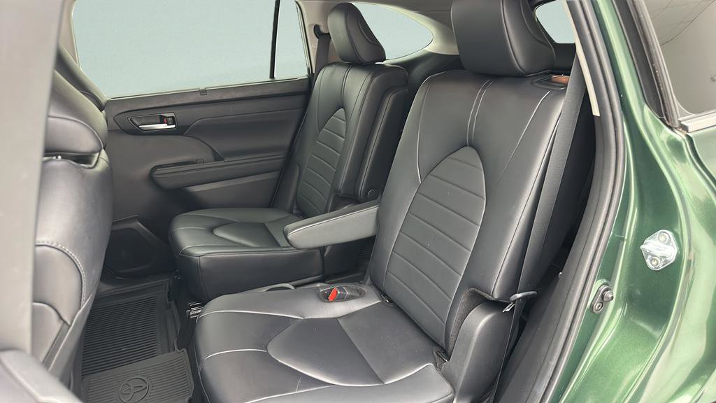 Used 2024 Toyota Highlander XLE AWD/4WD image 11