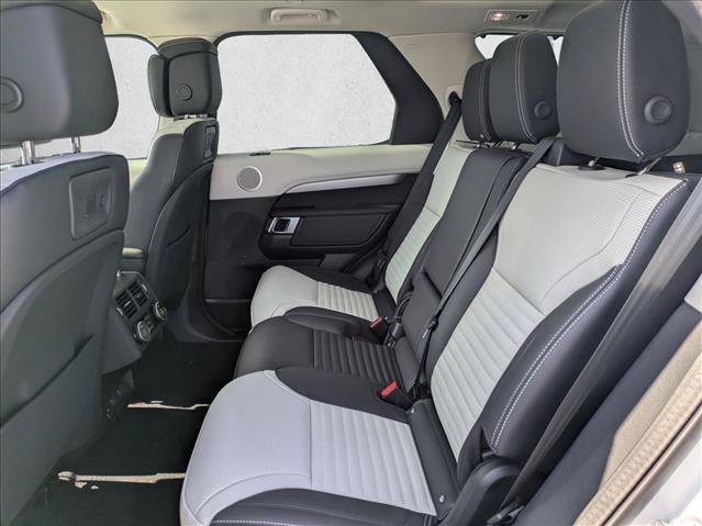 New 2025 Land Rover Discovery Dynamic SE AWD/4WD image 16