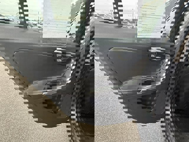 Used 2017 Volvo V60 T5 Premier w/ Convenience Package image 12