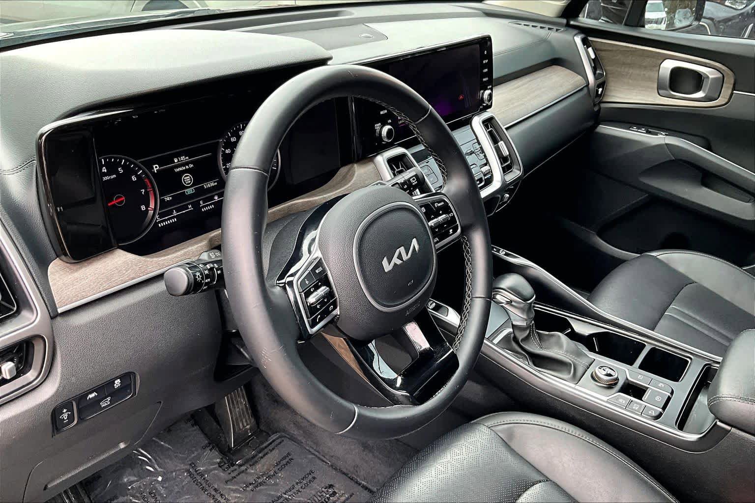Used 2022 Kia Sorento EX w/ Panoramic Sunroof Package image 18