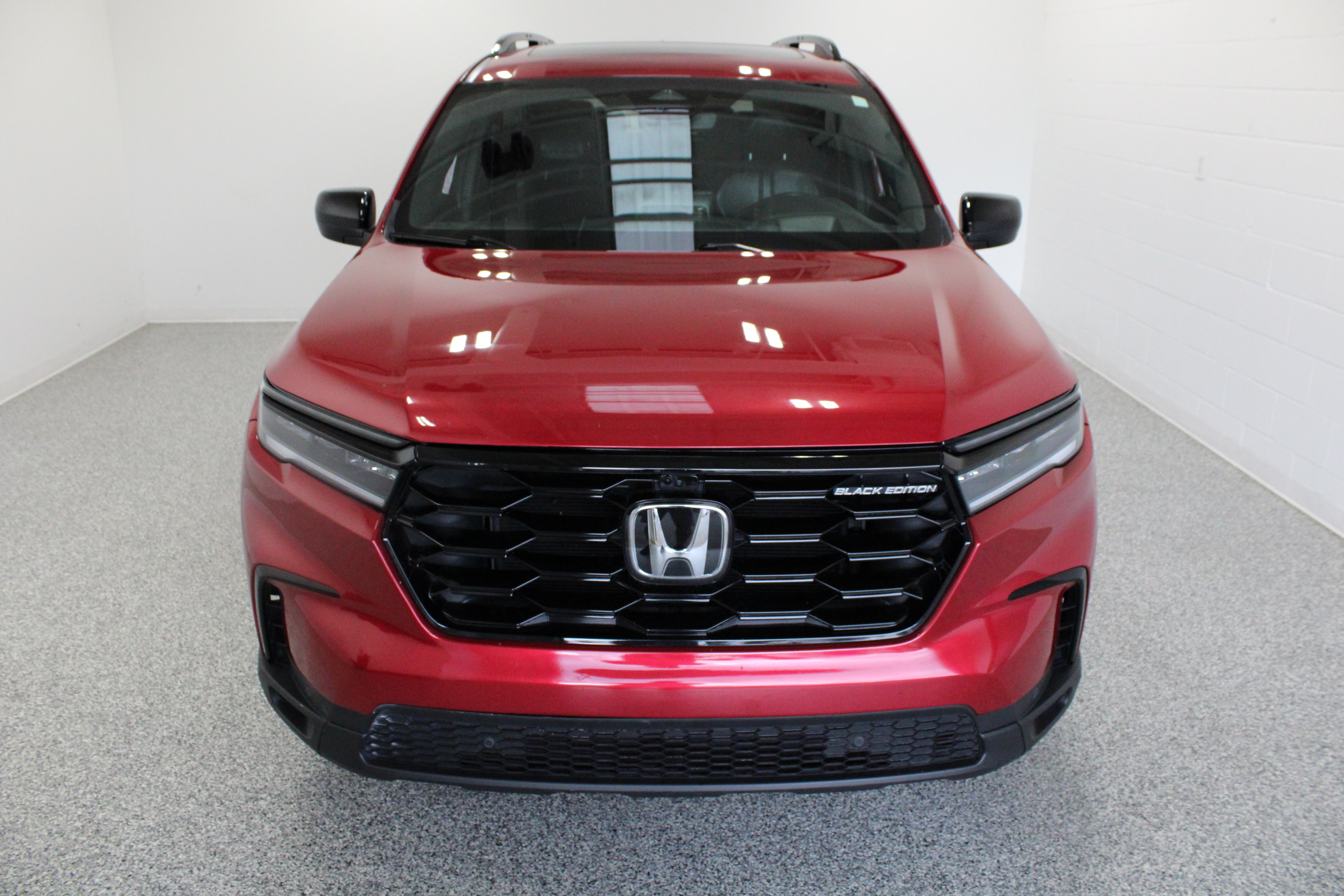 Used 2025 Honda Pilot Black Edition image 3