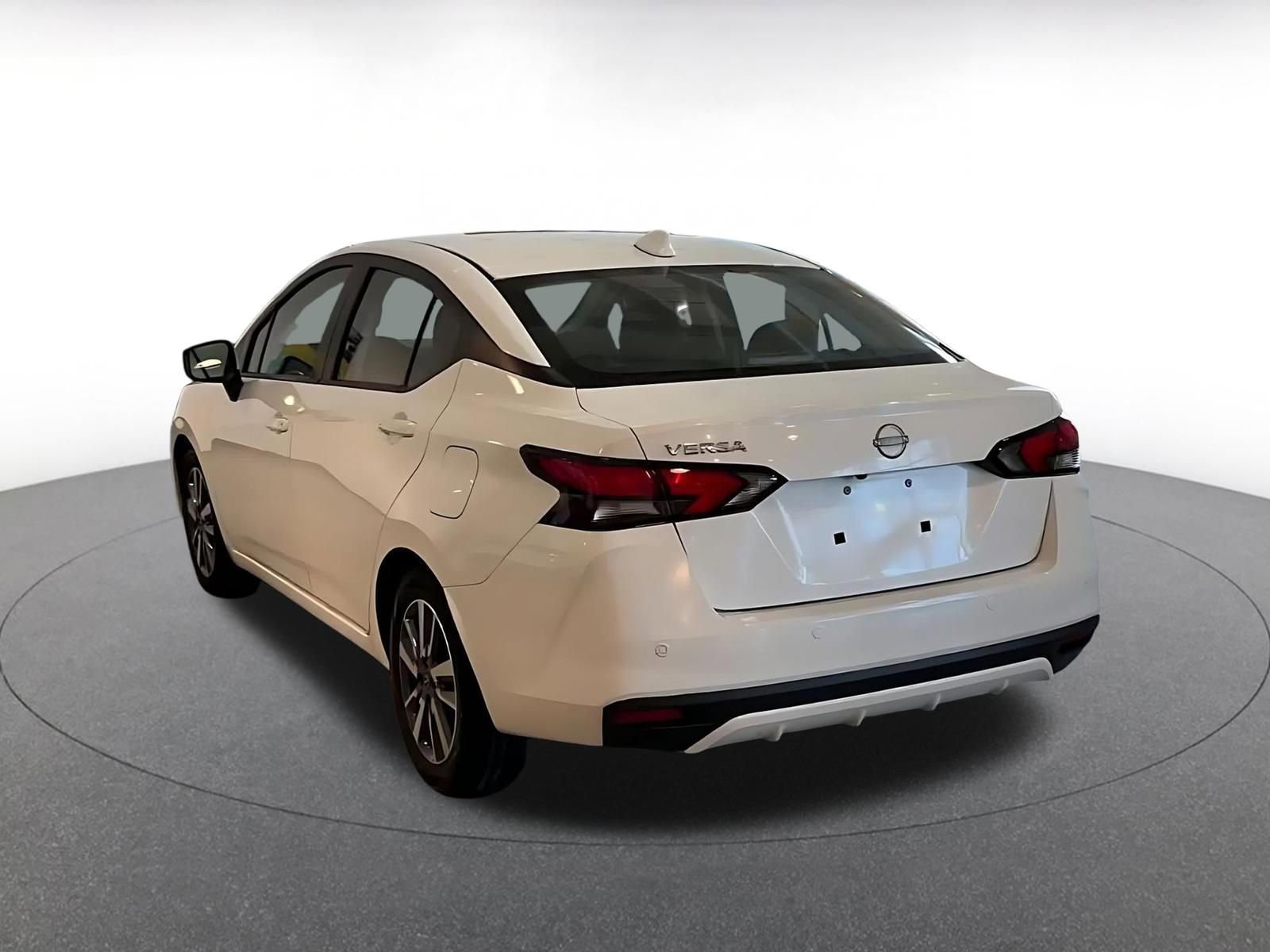 Used 2025 Nissan Versa SV image 11