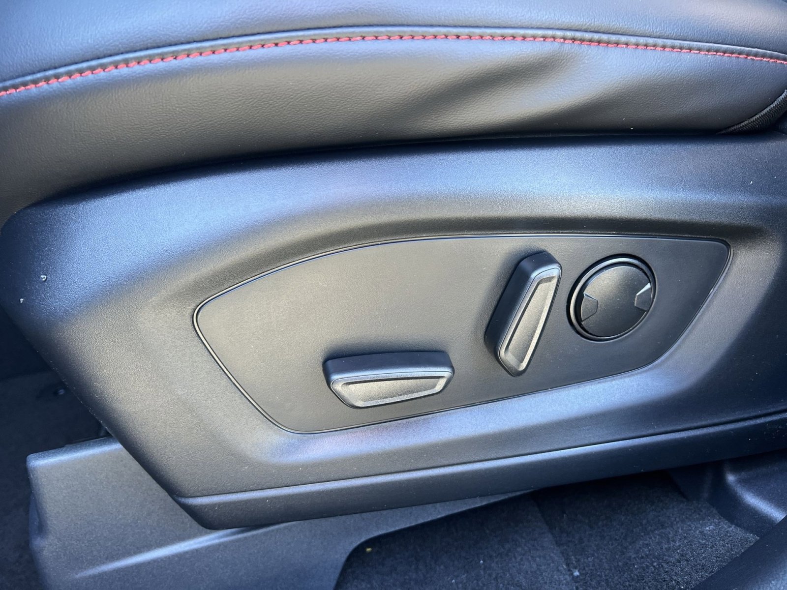 New 2026 Ford Explorer ST-Line w/ ST-Line Street Pack image 14