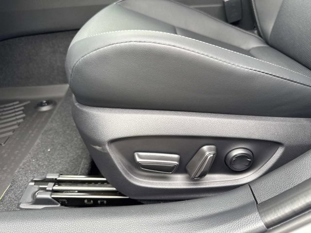 New 2026 Toyota Prius FWD image 10