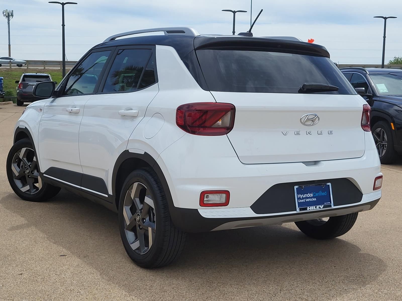 Certified 2024 Hyundai Venue Limited FWD image 3