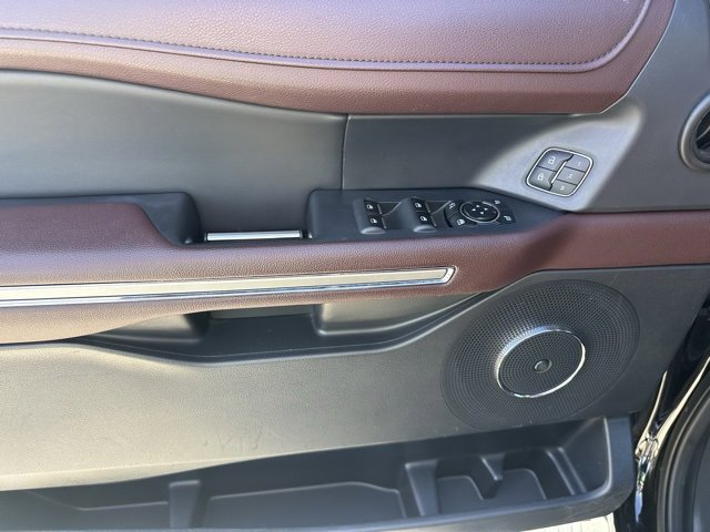Used 2023 Ford Expedition Max Limited image 3