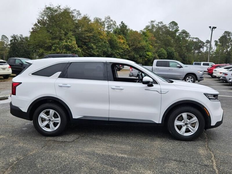 Used 2023 Kia Sorento LX image 15