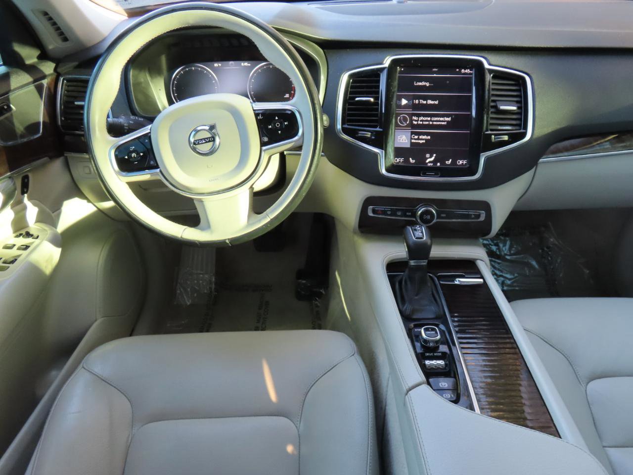 Used 2016 Volvo XC90 T6 Momentum AWD/4WD image 16