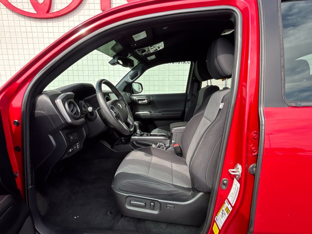 Used 2021 Toyota Tacoma TRD Off-Road AWD/4WD image 4