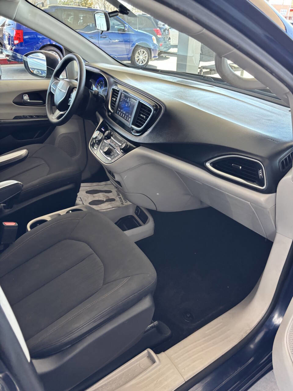 Used 2019 Chrysler Pacifica L image 13
