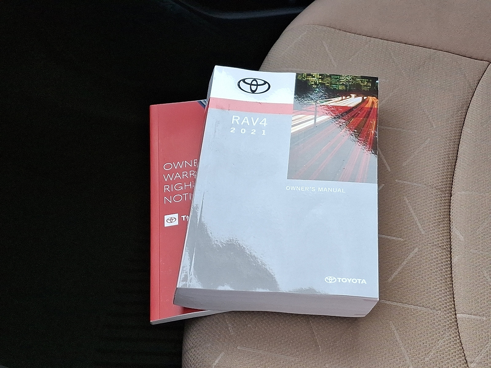 Certified 2021 Toyota RAV4 XLE image 25