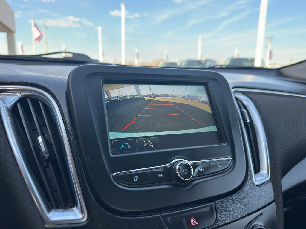 Used 2018 Chevrolet Malibu LT FWD image 19