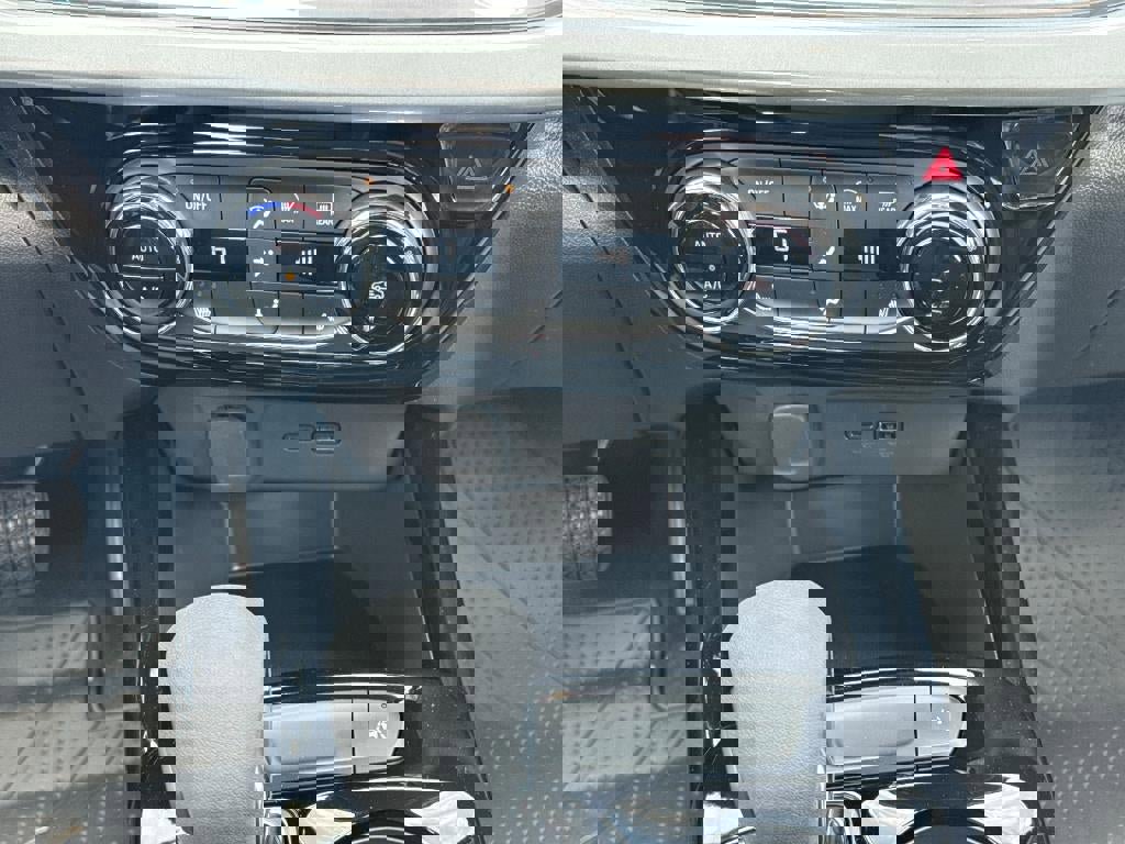 New 2025 Chevrolet Trax LT w/ LT Convenience Package image 8