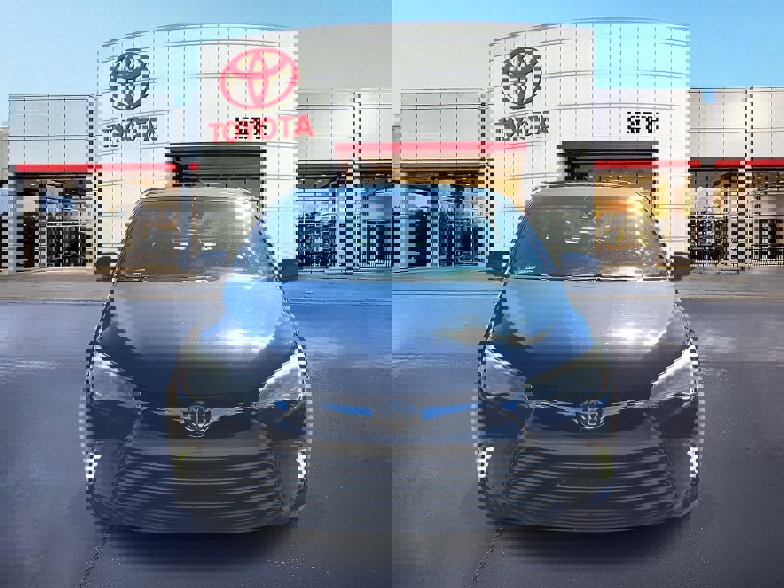 Used 2015 Toyota Camry XLE w/ Advanced Technology Package image 2