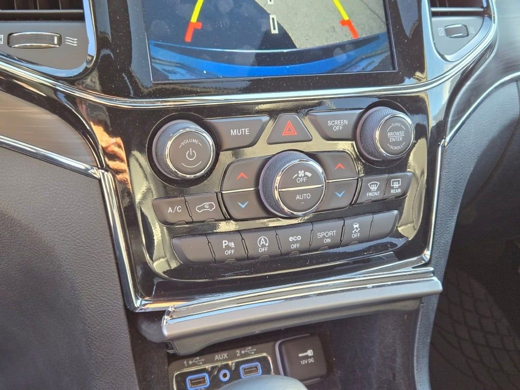 Certified 2022 Jeep Grand Cherokee Limited w/ Trailer Tow Group IV image 24