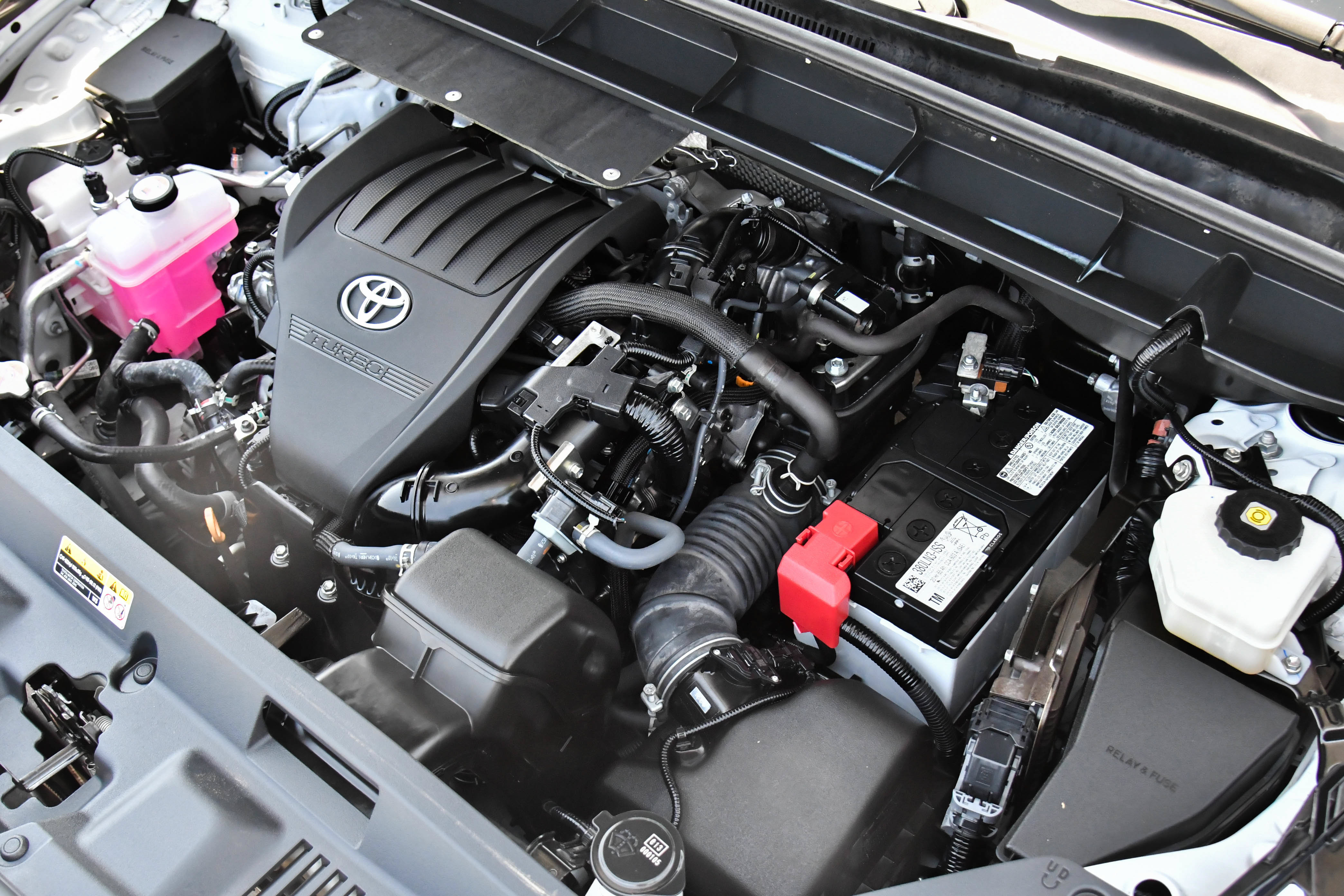 Used 2024 Toyota Highlander LE AWD/4WD image 50