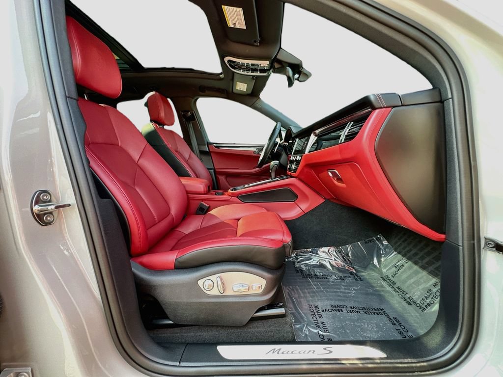 Certified 2024 Porsche Macan S AWD/4WD image 30