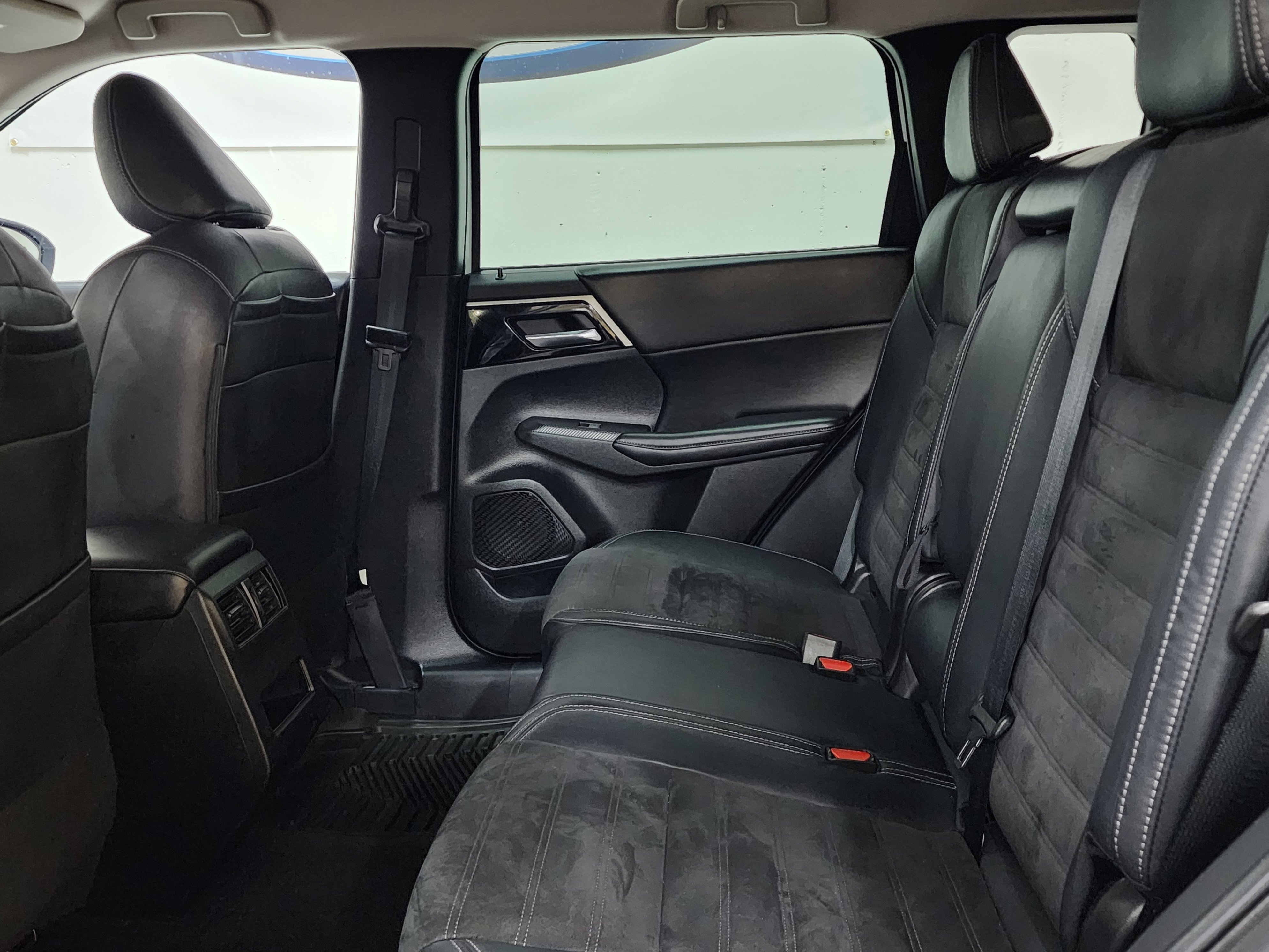 Used 2022 Mitsubishi Outlander SE image 17