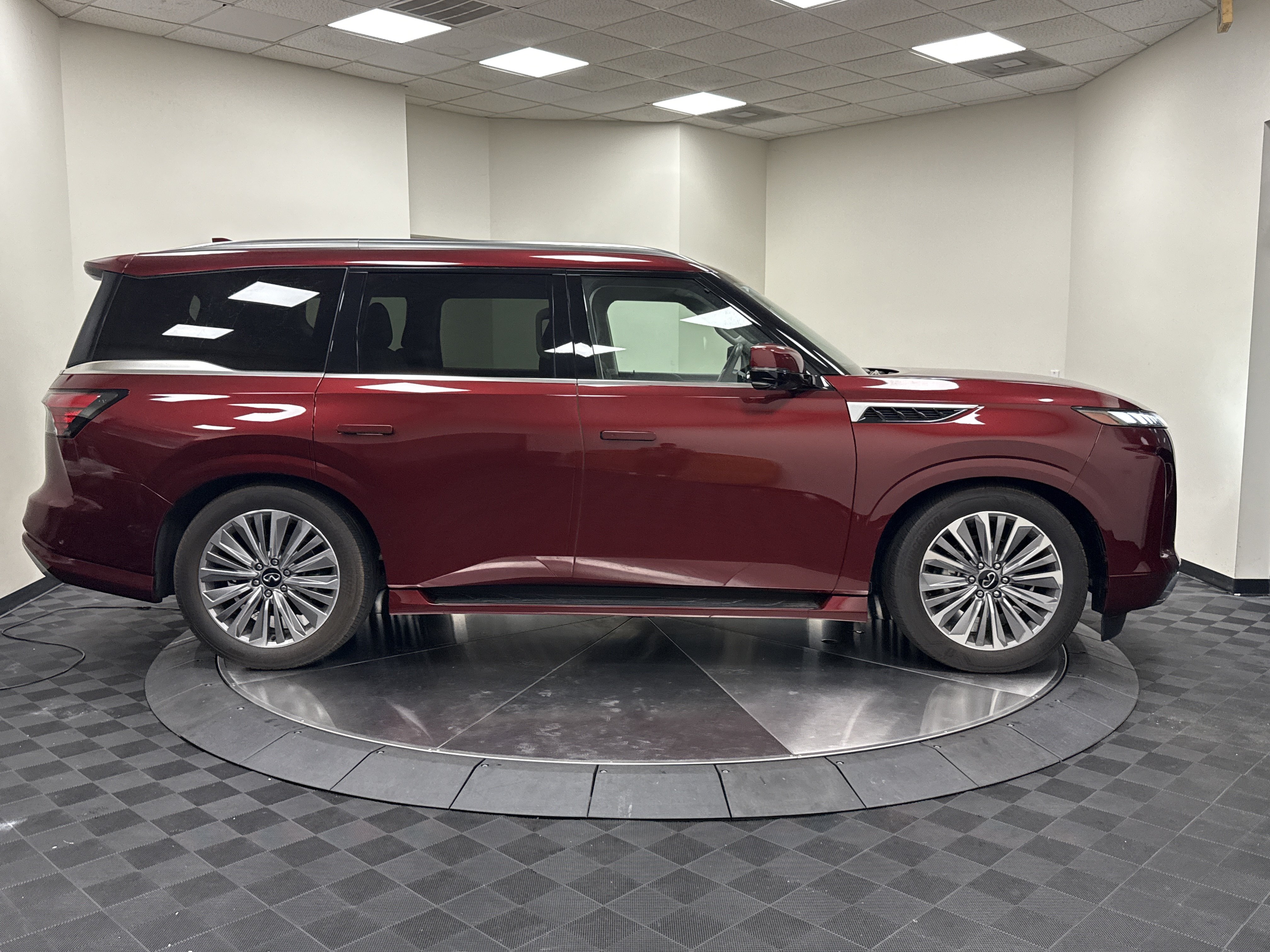 Certified 2025 INFINITI QX80 Sensory AWD/4WD image 8