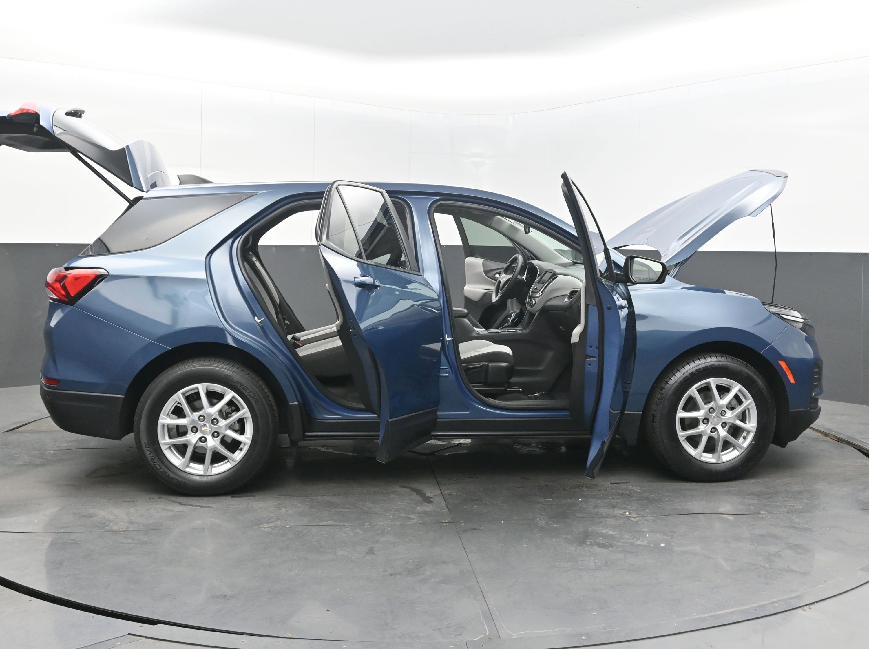 Used 2024 Chevrolet Equinox LS w/ LS Convenience Package FWD image 41