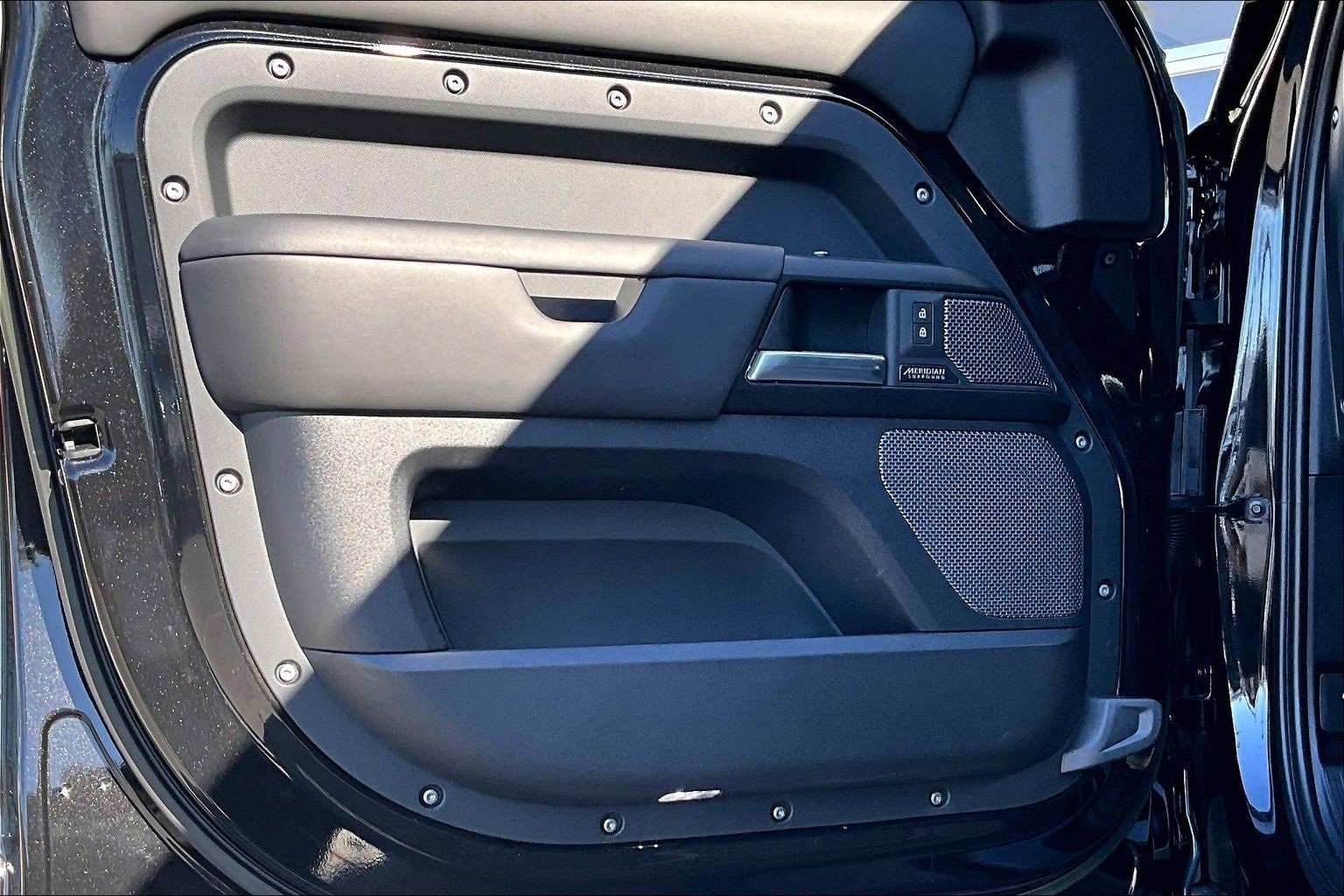 Used 2023 Land Rover Defender 110 V8 image 23